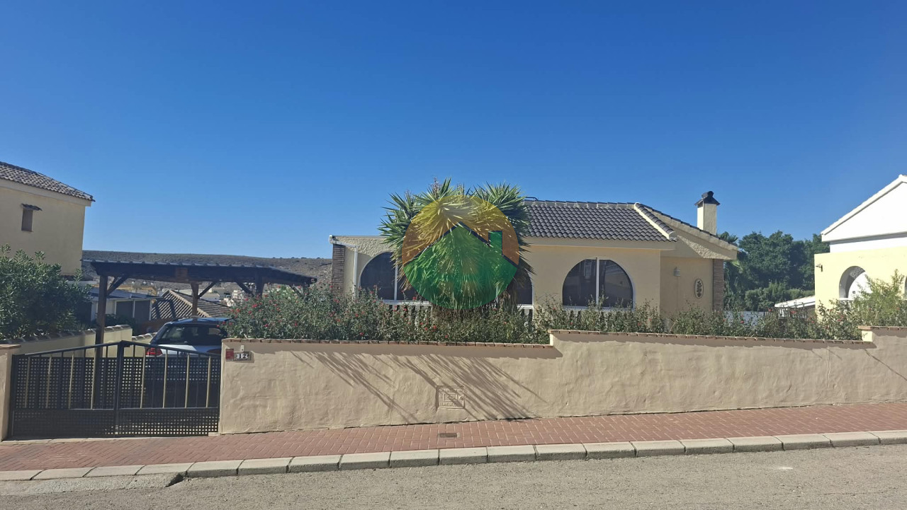 2 Bedroom Detached For sale
