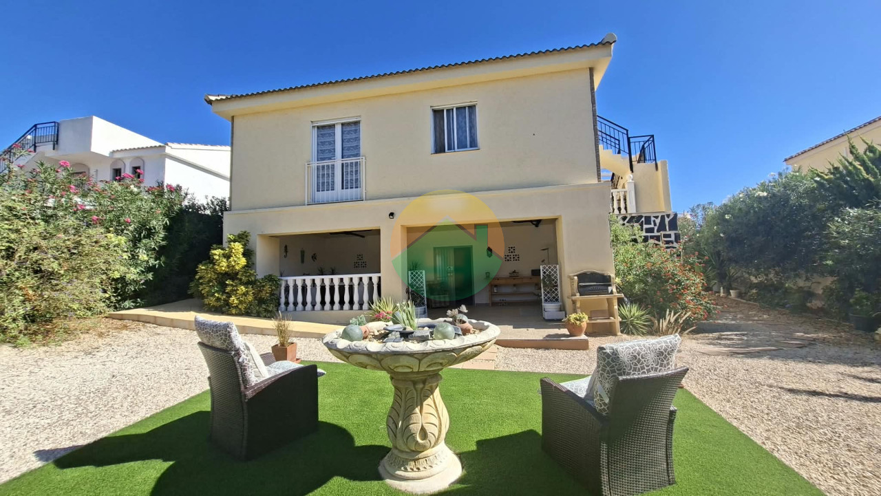 2 Bedroom Detached For sale