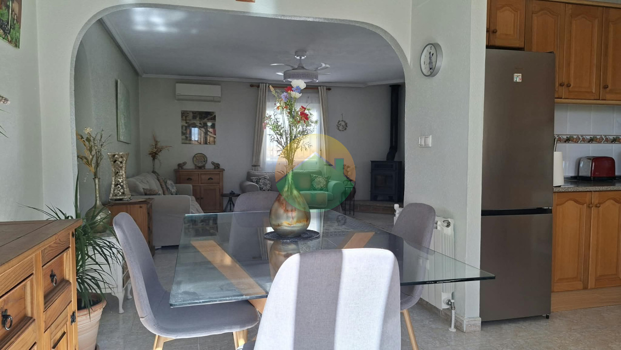 2 Bedroom Detached For sale