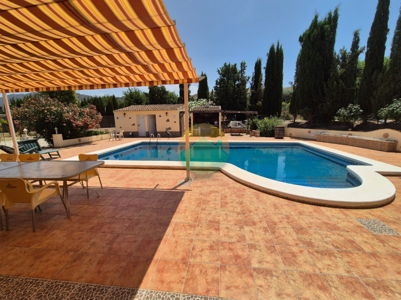 3 Bedroom Country House For Sale