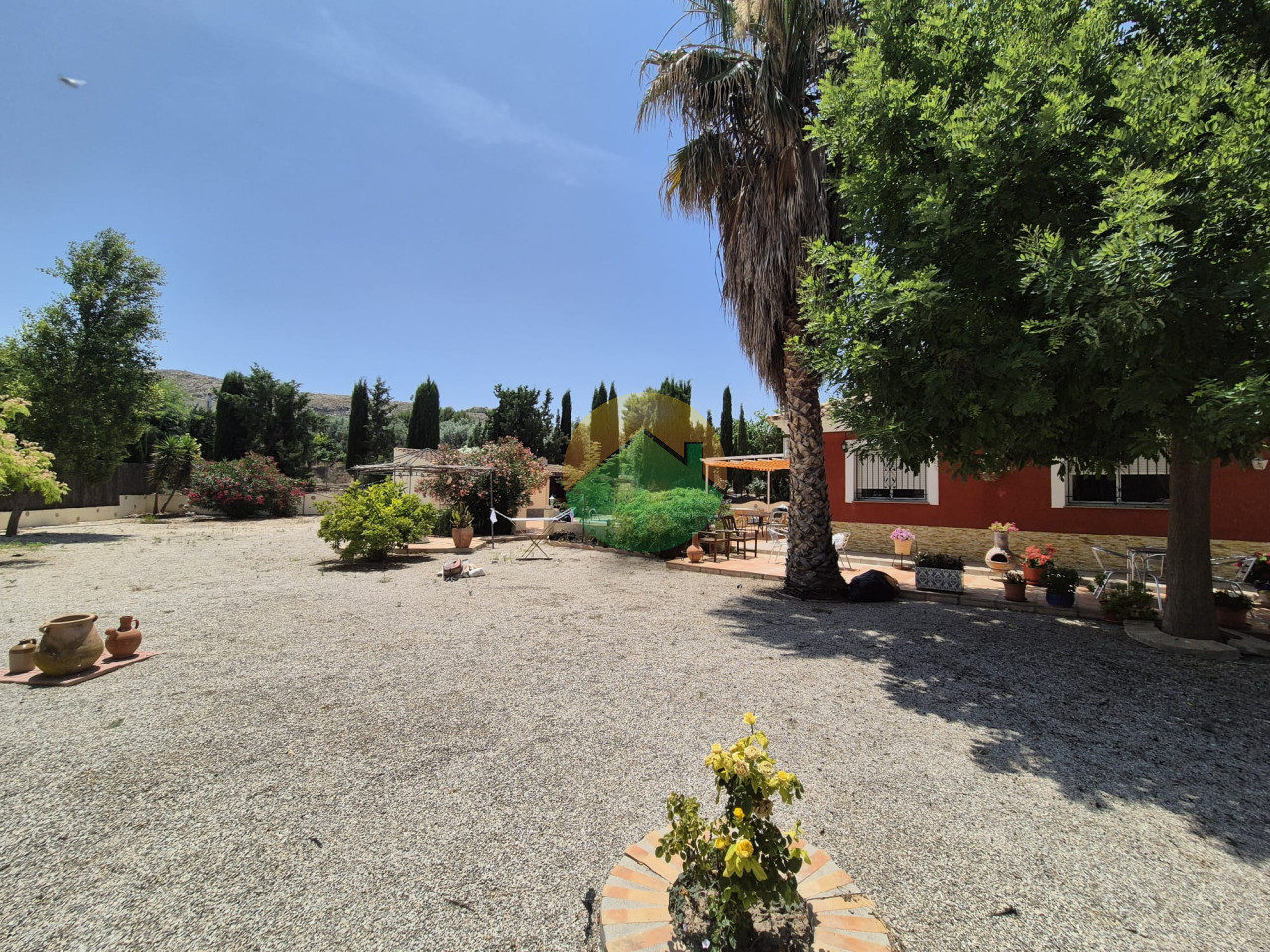 3 Bedroom Country House For Sale