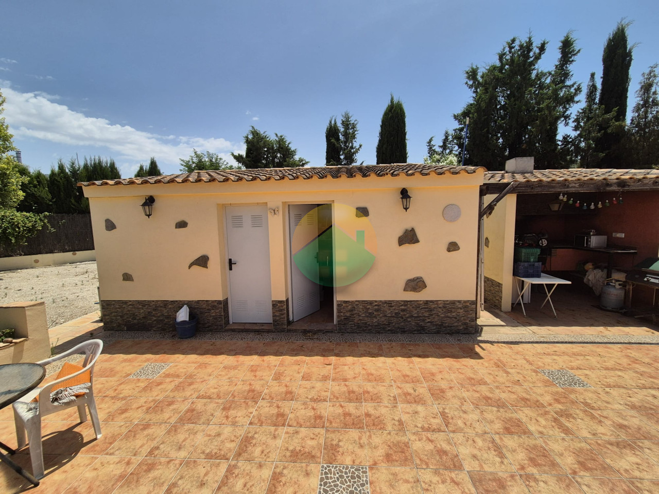 3 Bedroom Country House For Sale