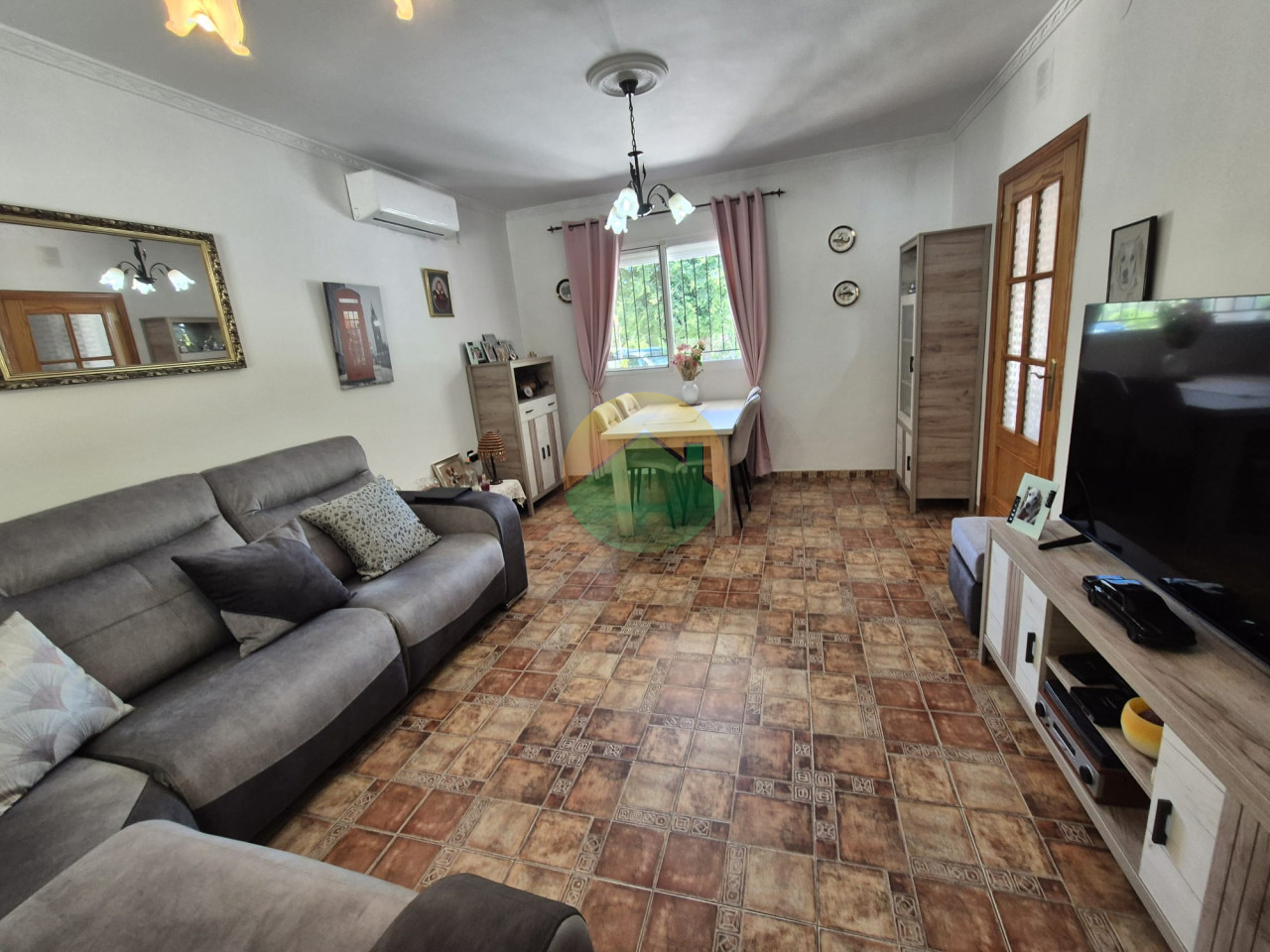 3 Bedroom Country House For Sale