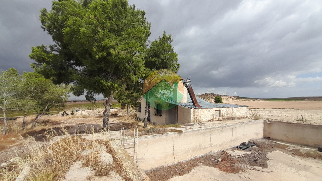2 Bedroom Country house For Sale