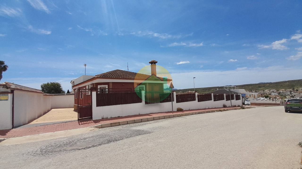 3 Bedroom Detached For Sale