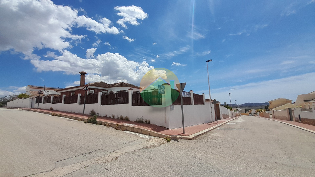 3 Bedroom Detached For Sale