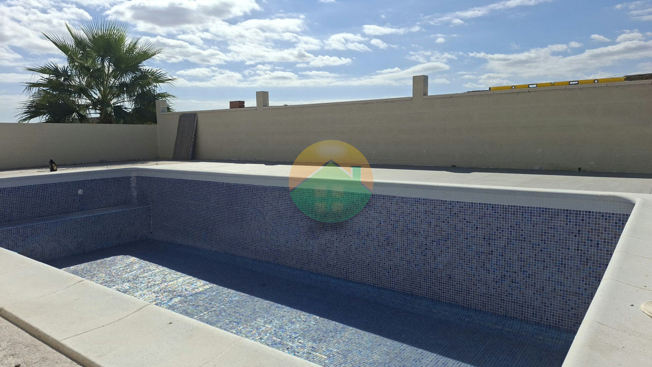 2 Bedroom Detached For sale
