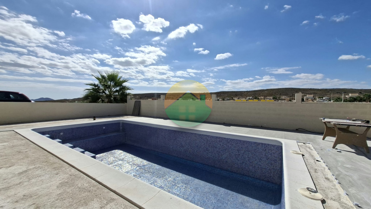 2 Bedroom Detached For sale