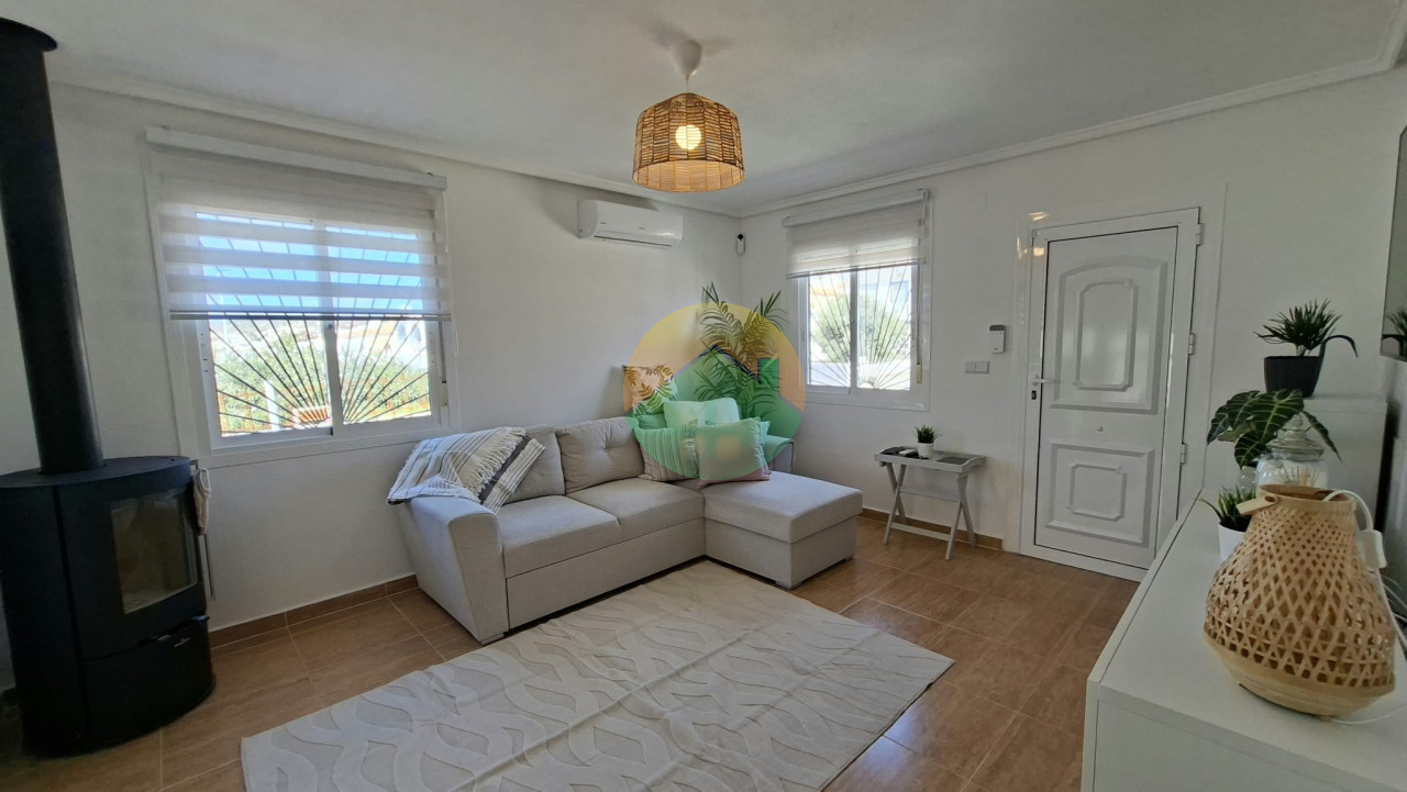 2 Bedroom Detached For sale