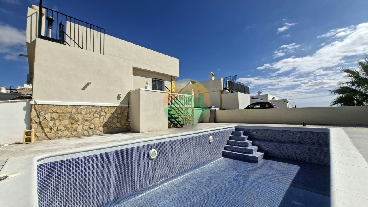 2 Bedroom Detached For sale