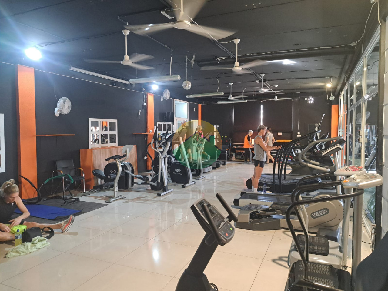 Commercial unit - For Rent