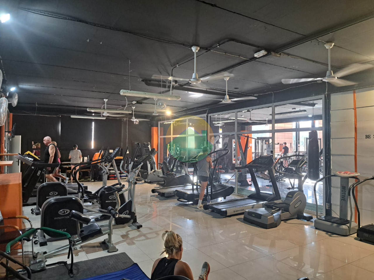 Commercial unit - For Rent