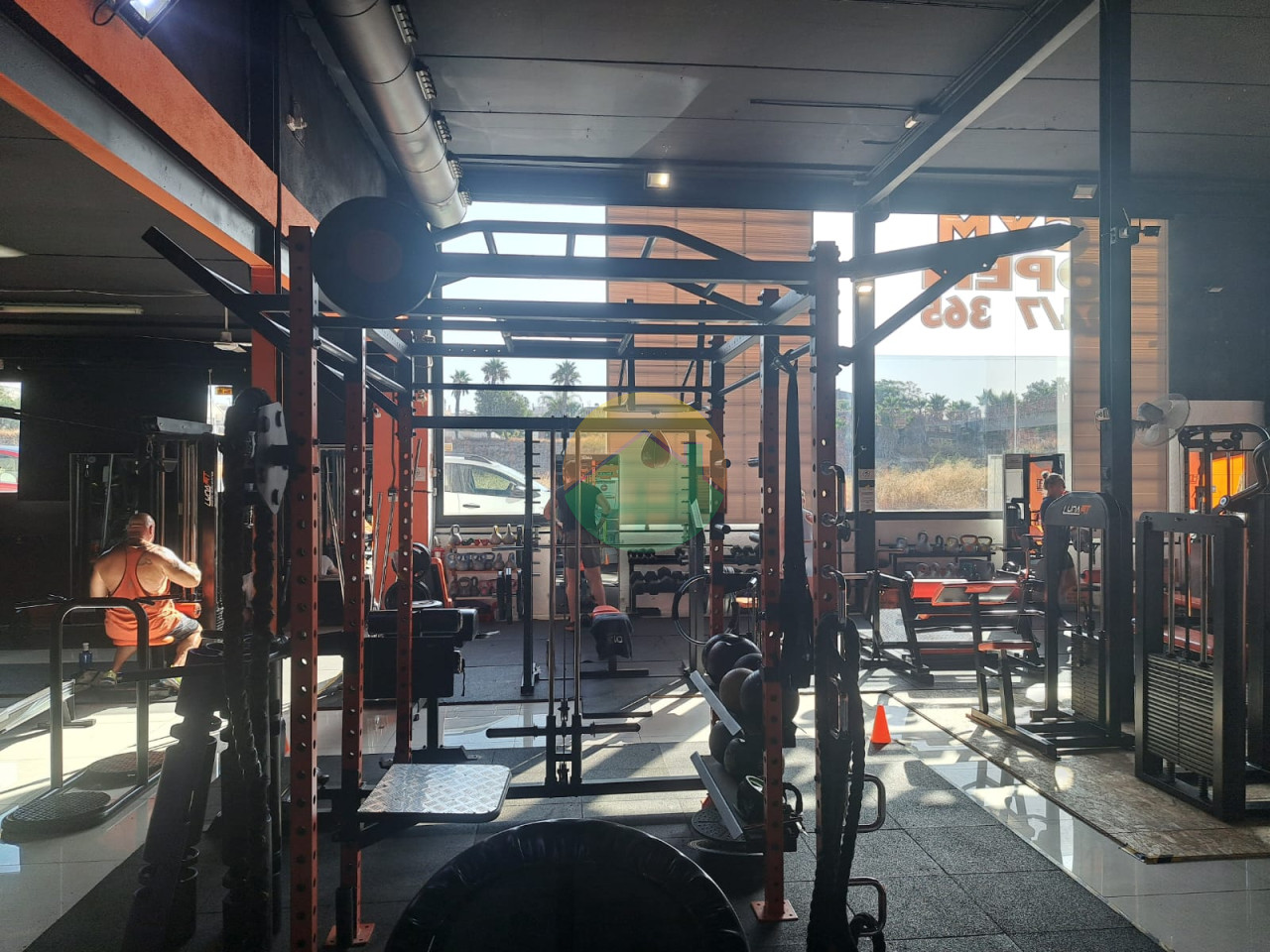 Commercial unit - For Rent