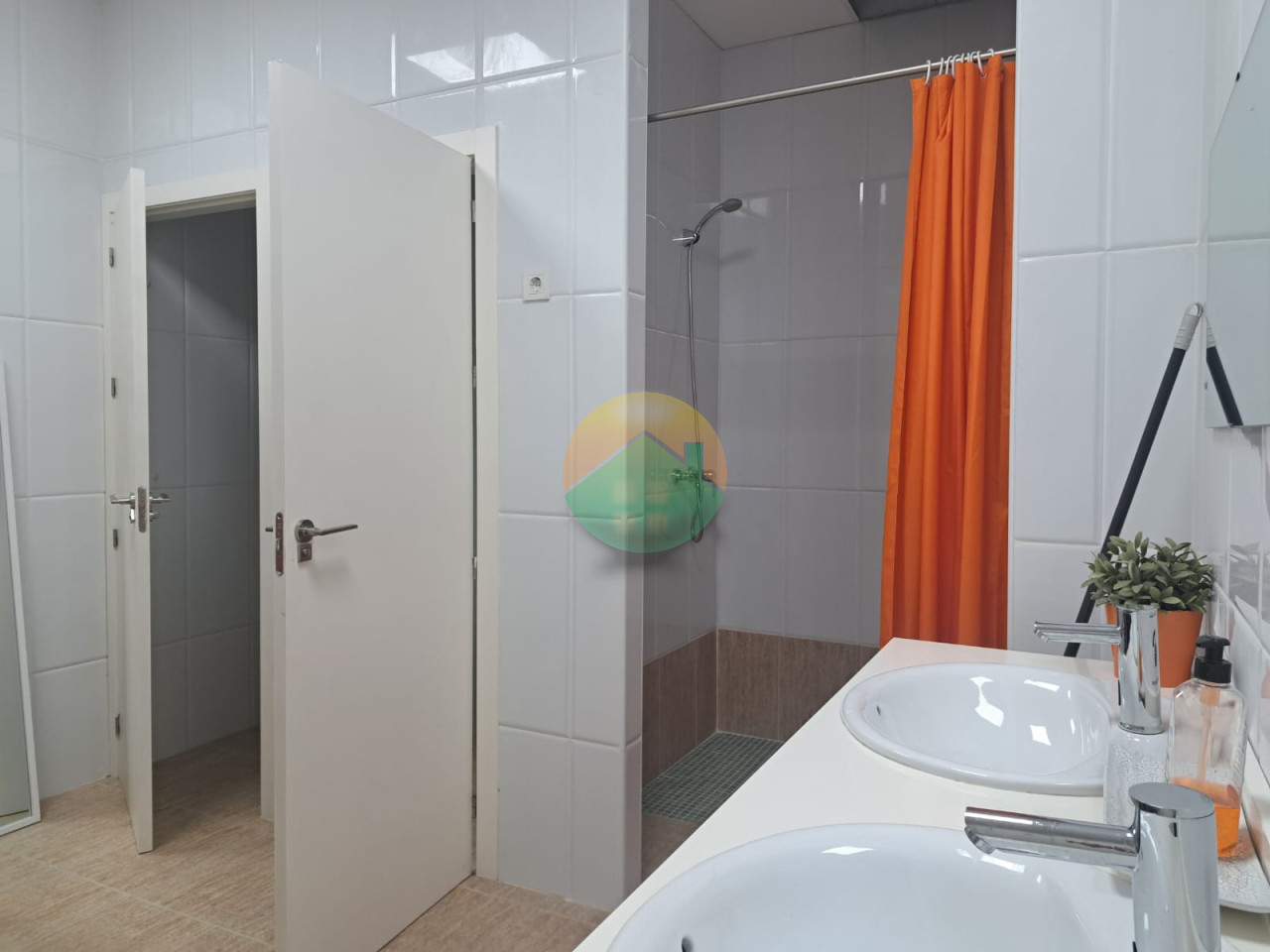 Commercial unit - For Rent