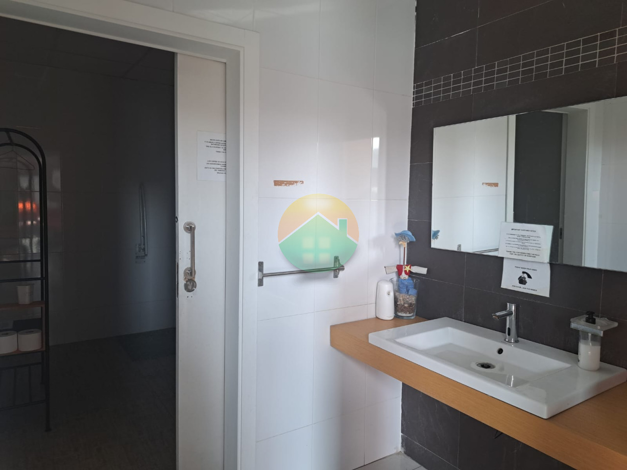 Commercial unit - For Rent