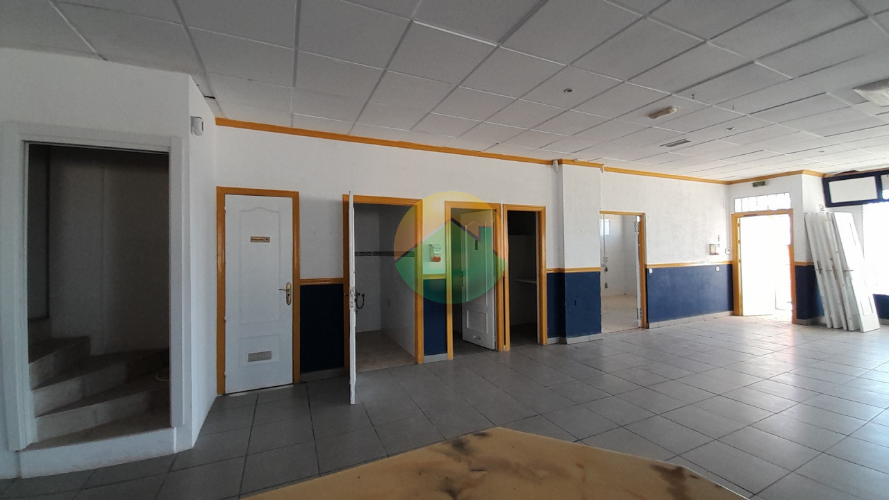 Commercial unit - For Rent