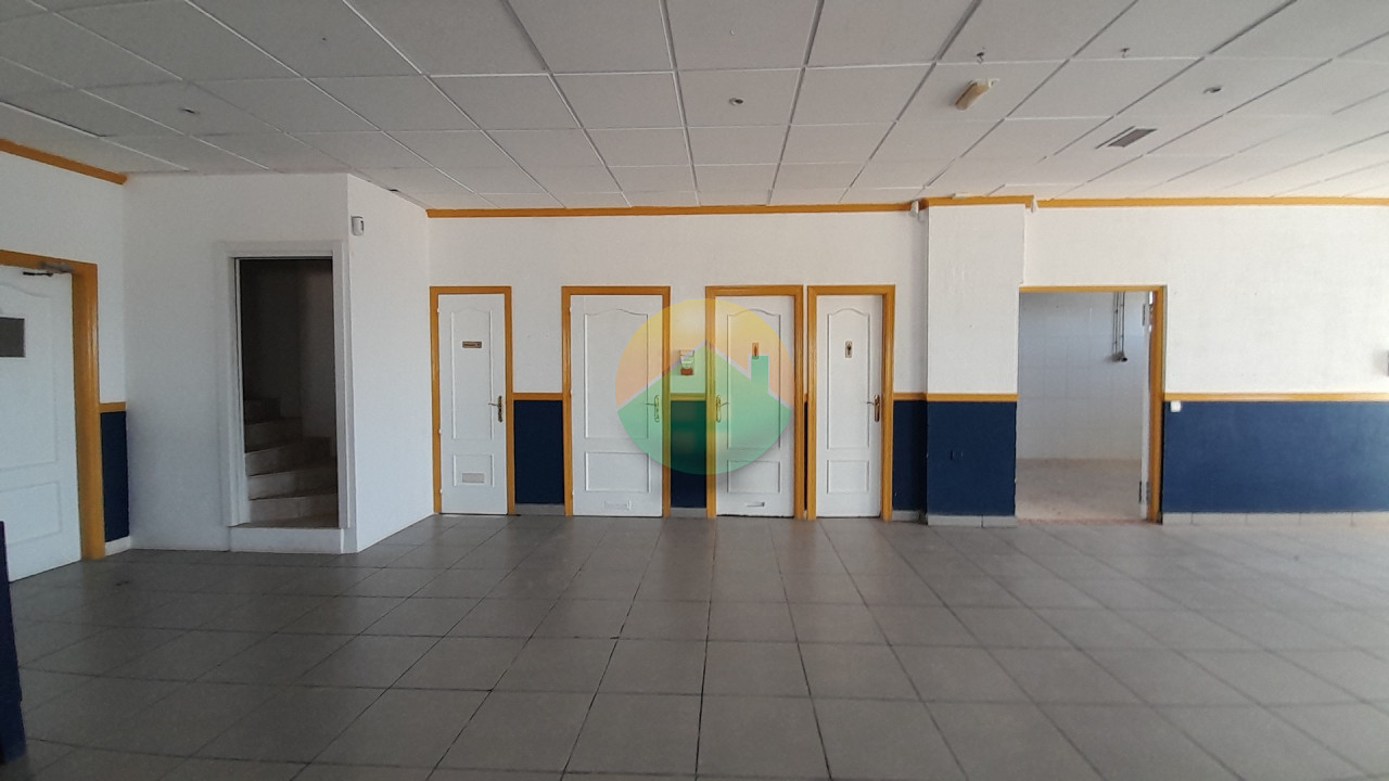 Commercial unit - For Rent
