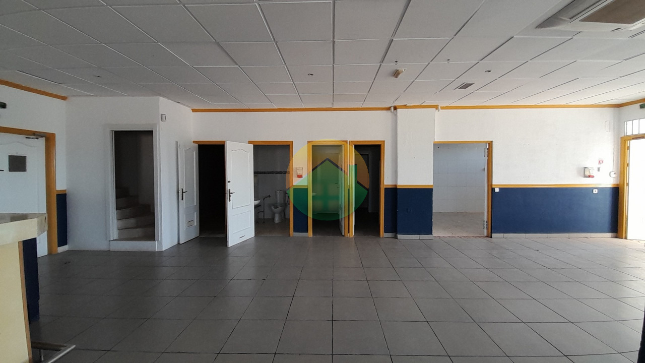 Commercial unit - For Rent