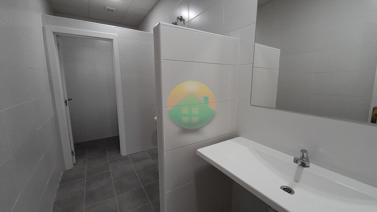 Commercial unit - For Rent