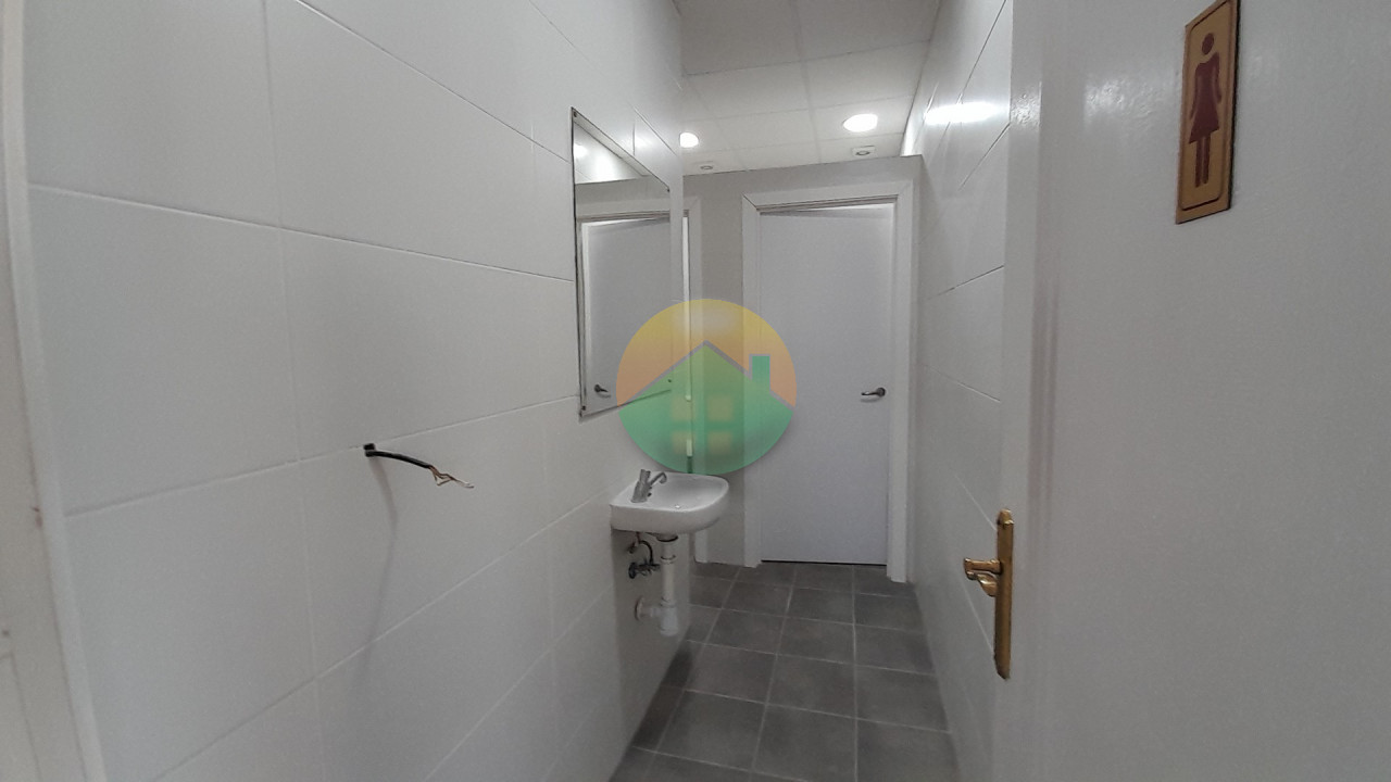 Commercial unit - For Rent