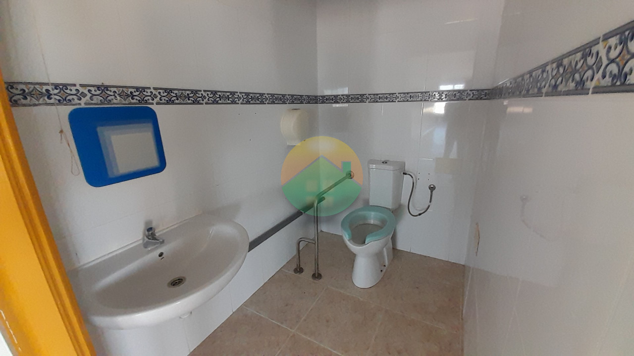 Commercial unit - For Rent