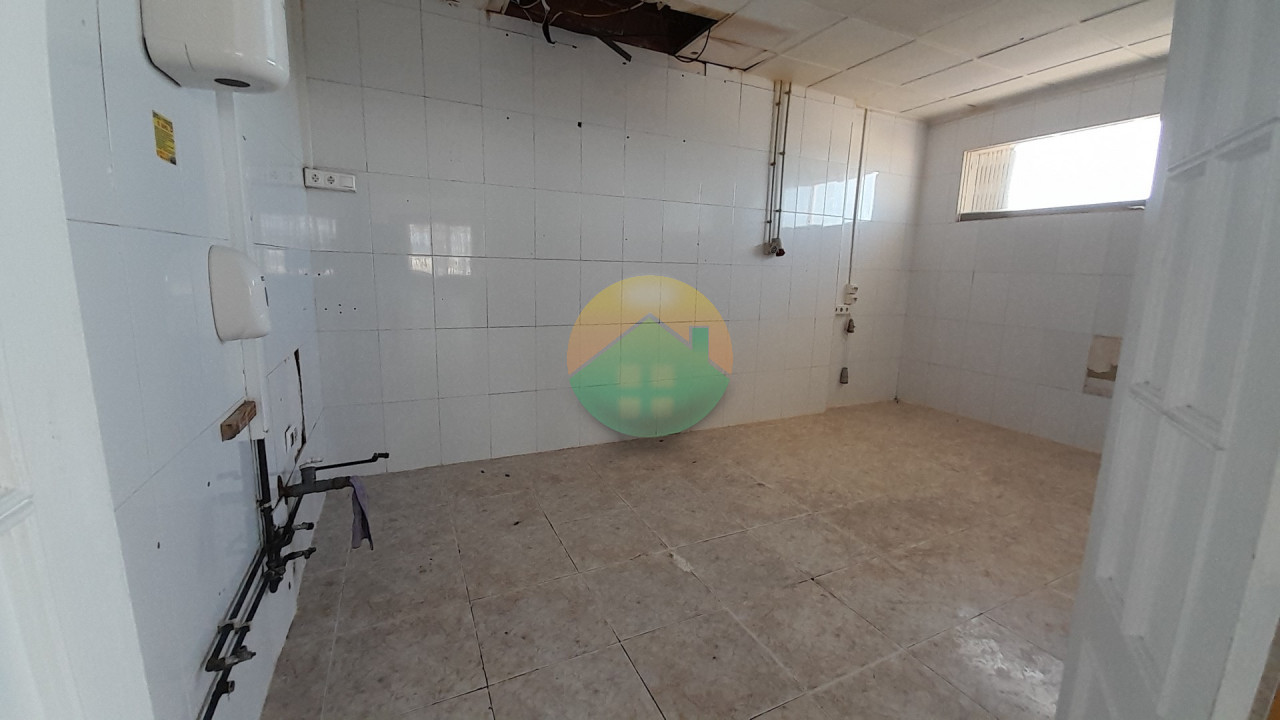 Commercial unit - For Rent