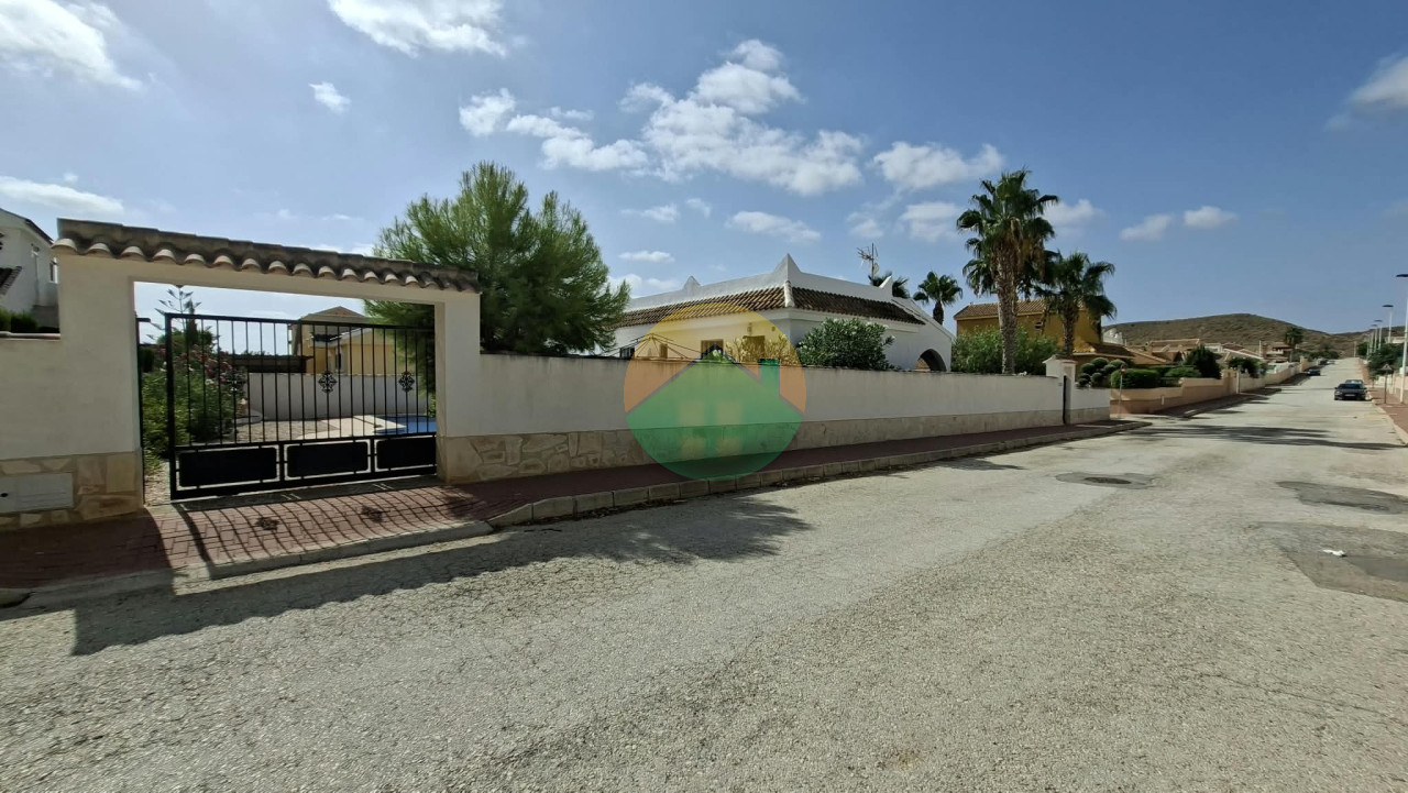 2 Bedroom Detached For sale