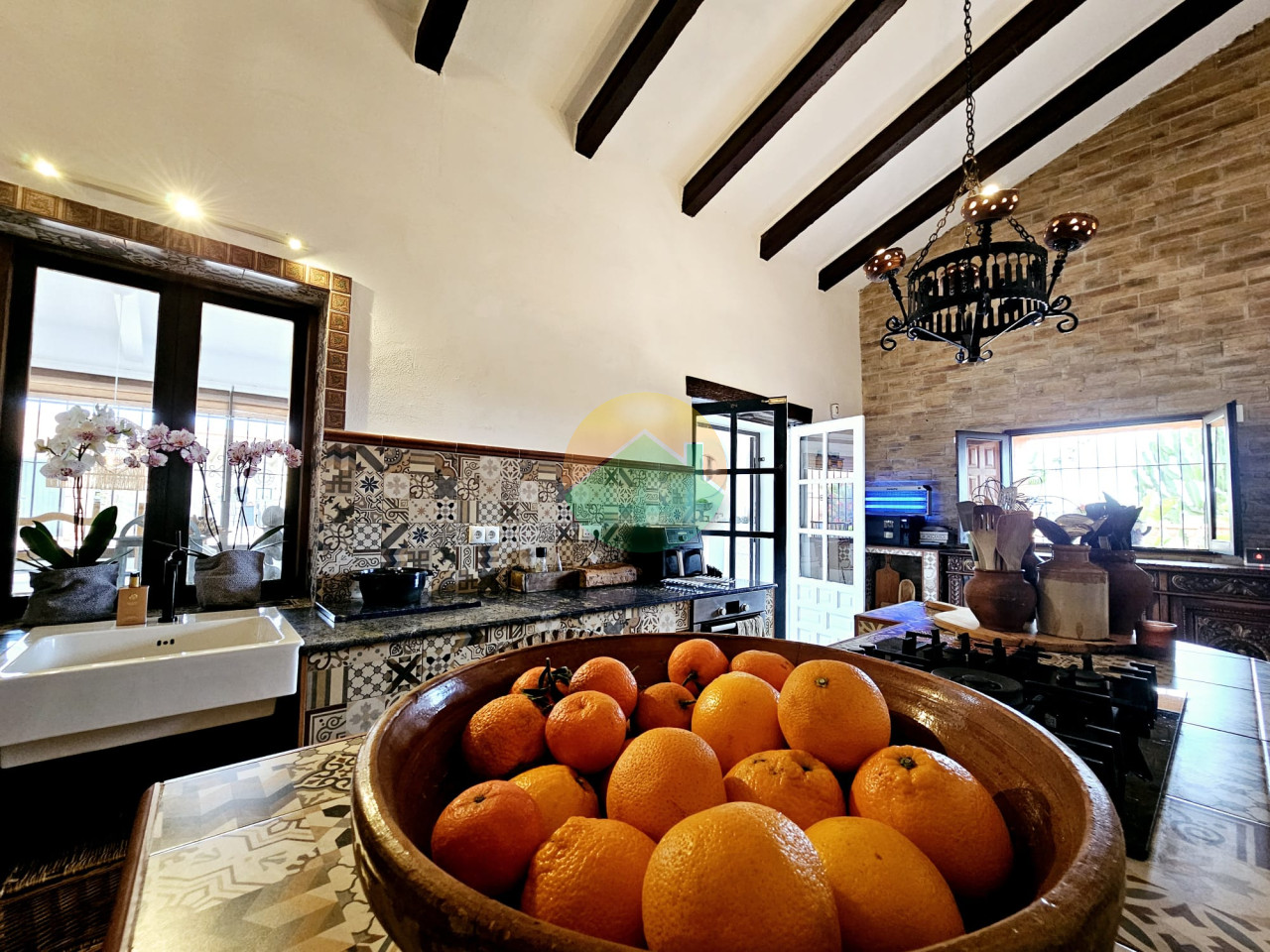 6 Bedroom Country House For Sale