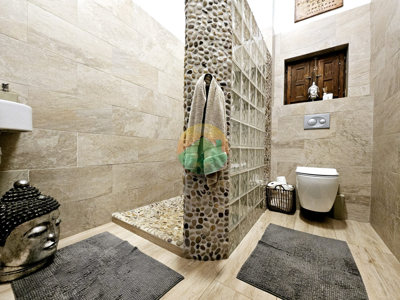 6 Bedroom Country House For Sale