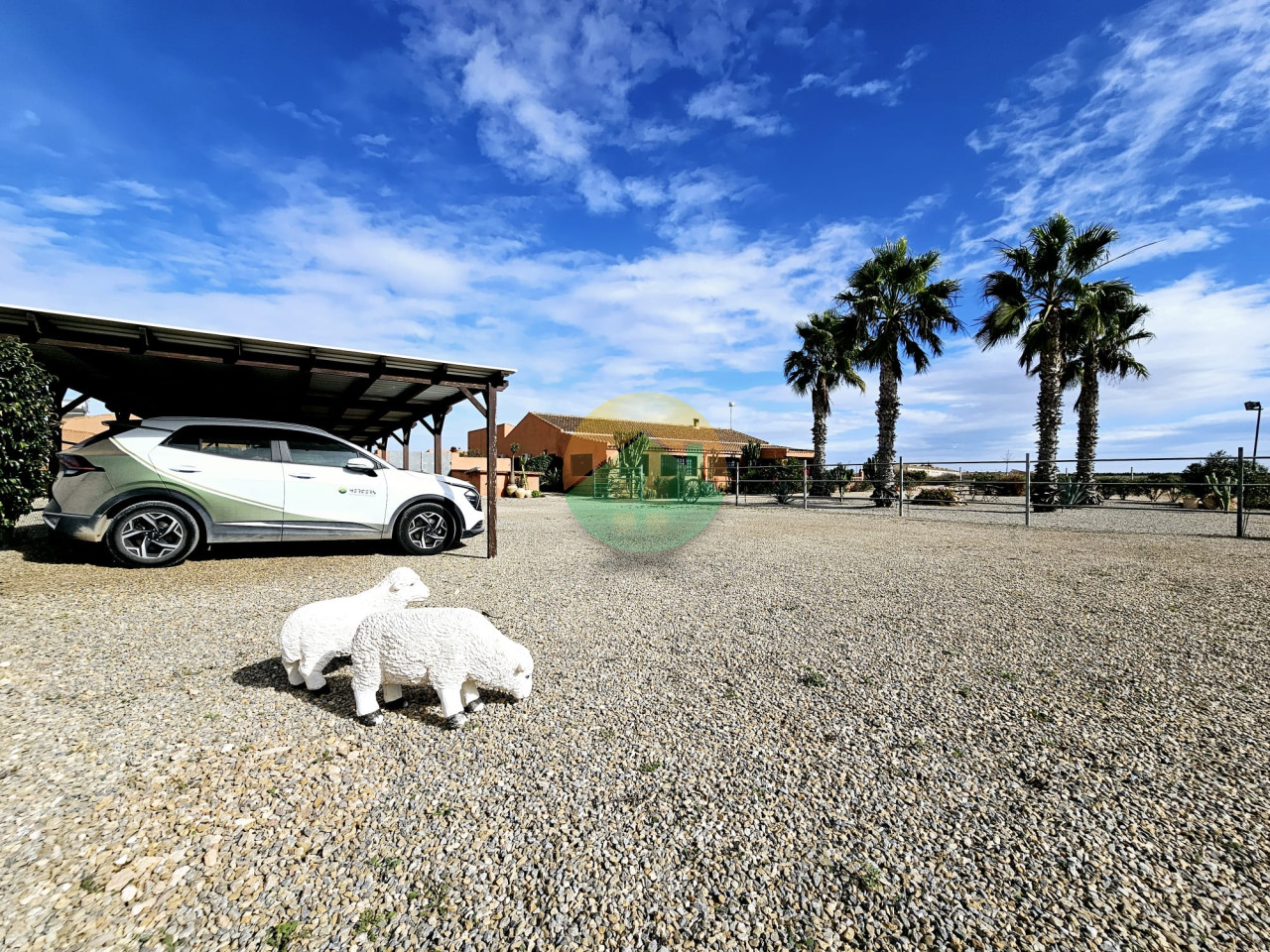 6 Bedroom Country House For Sale