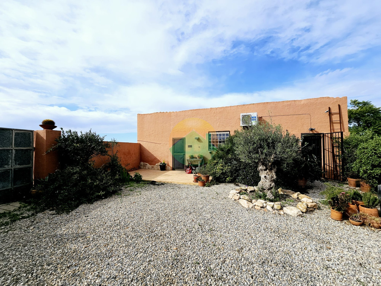 6 Bedroom Country House For Sale