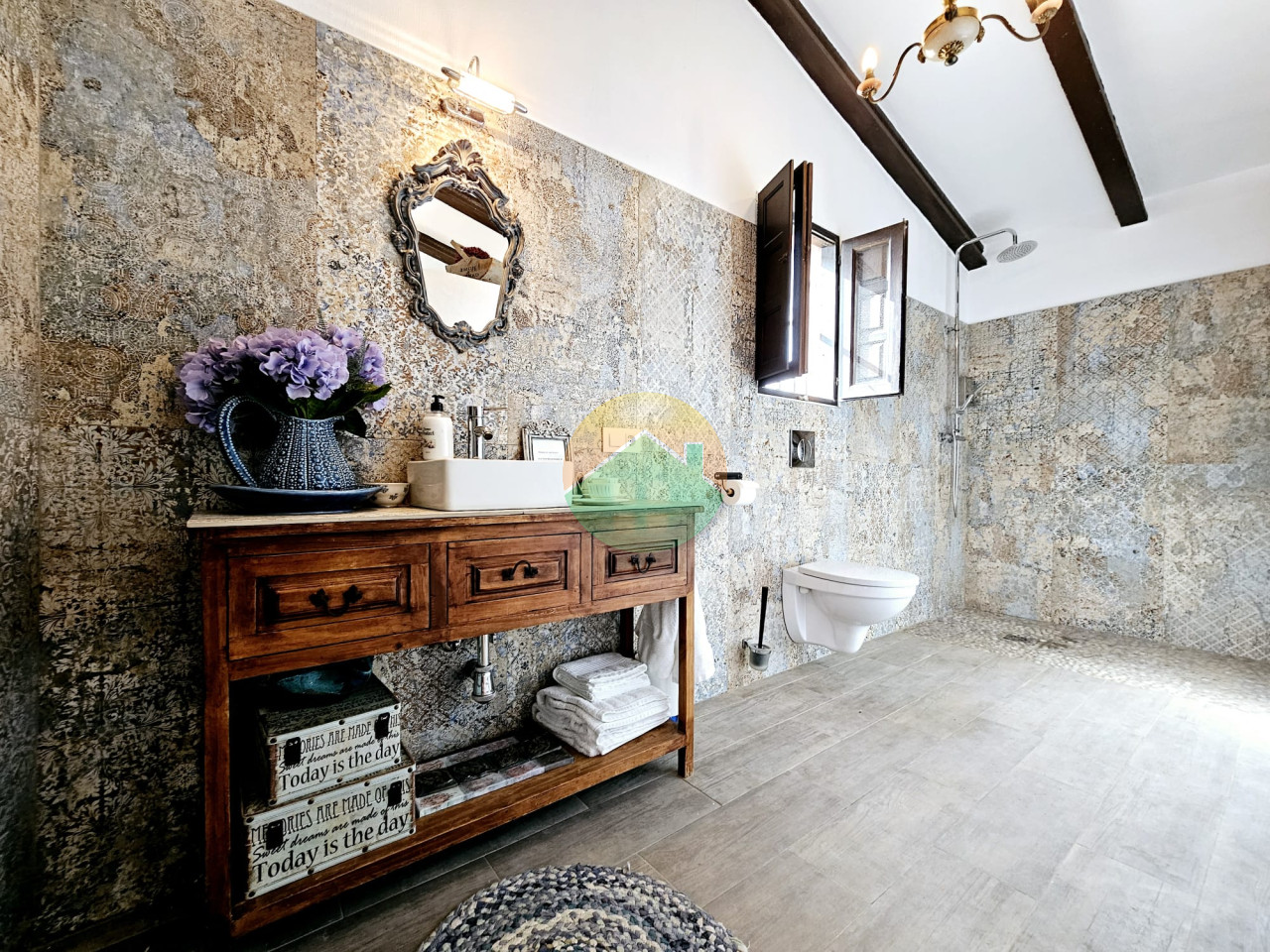 6 Bedroom Country House For Sale