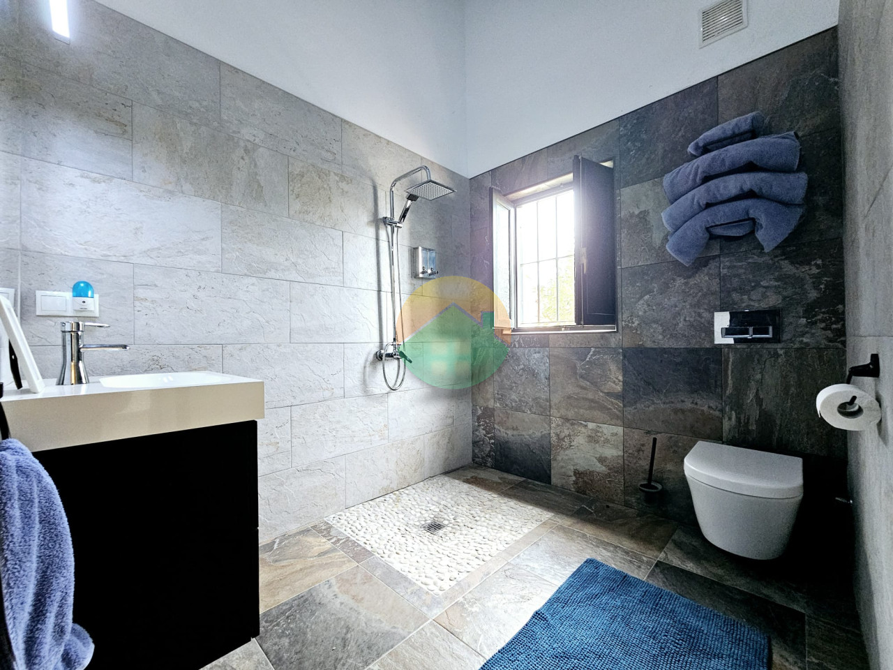 6 Bedroom Country House For Sale