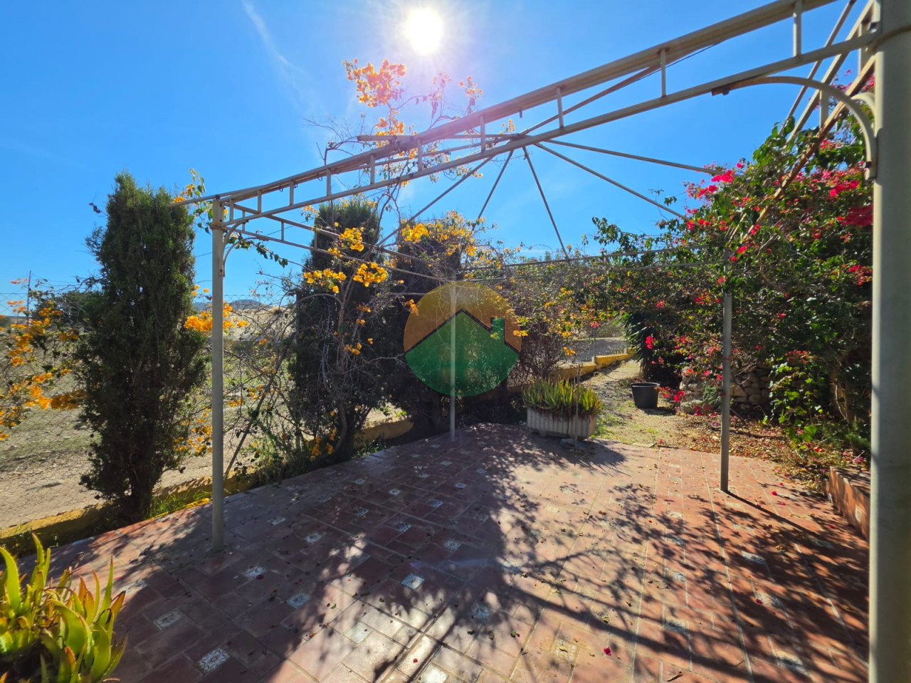 3 Bedroom Country House For Sale