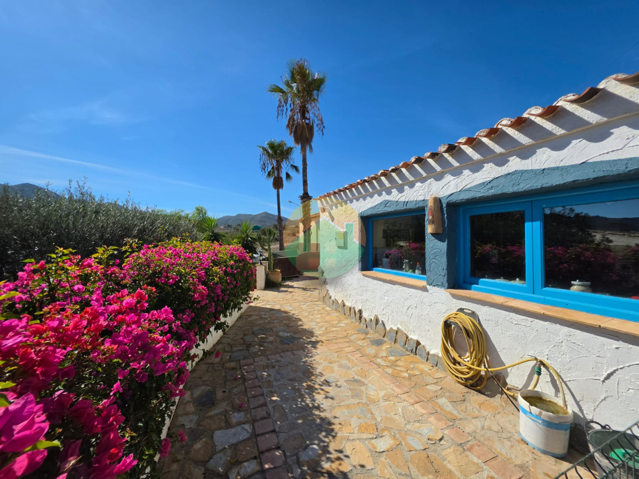 3 Bedroom Country House For Sale