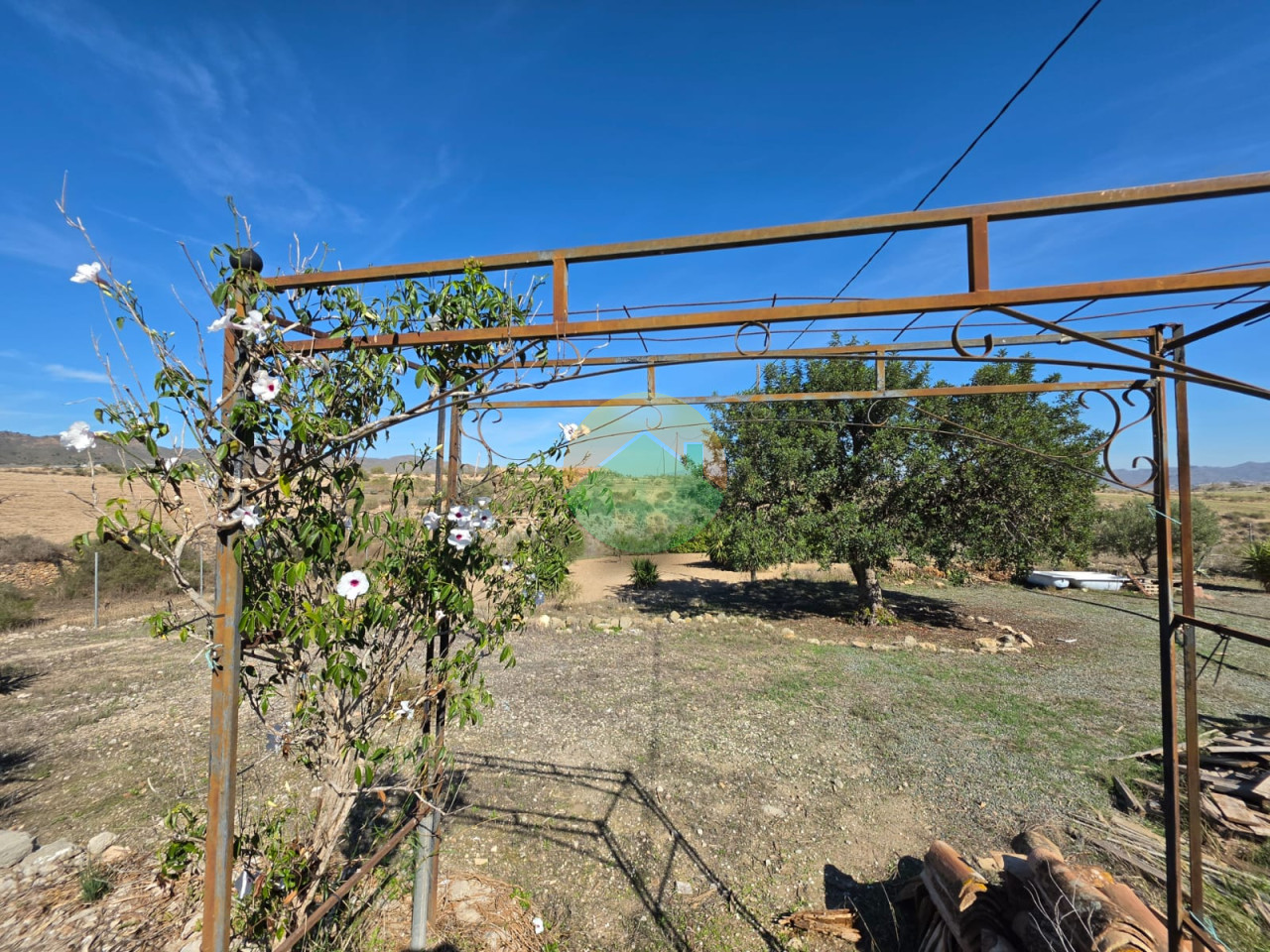 3 Bedroom Country House For Sale