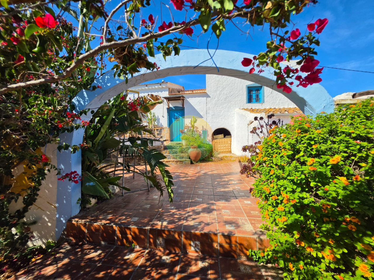 3 Bedroom Country House For Sale