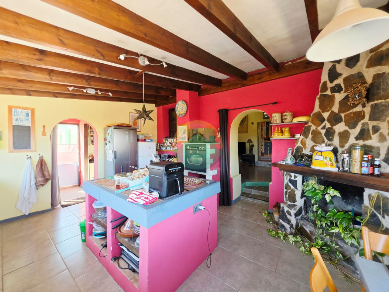 3 Bedroom Country House For Sale