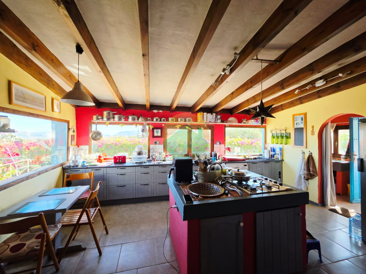 3 Bedroom Country House For Sale
