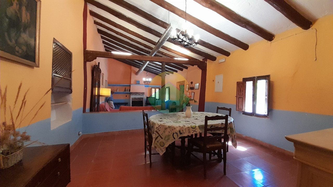 4 Bedroom Country house For Sale