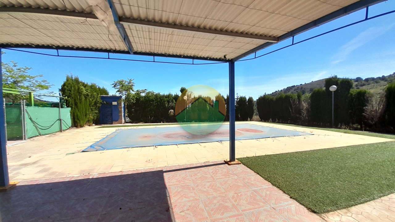 4 Bedroom Country house For Sale
