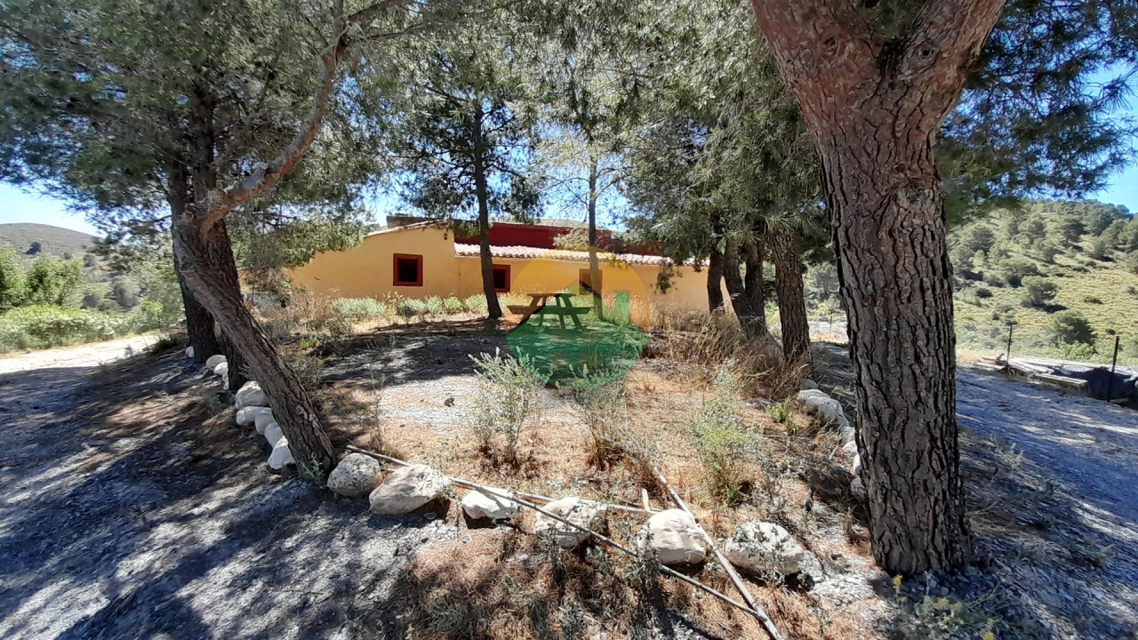 4 Bedroom Country house For Sale
