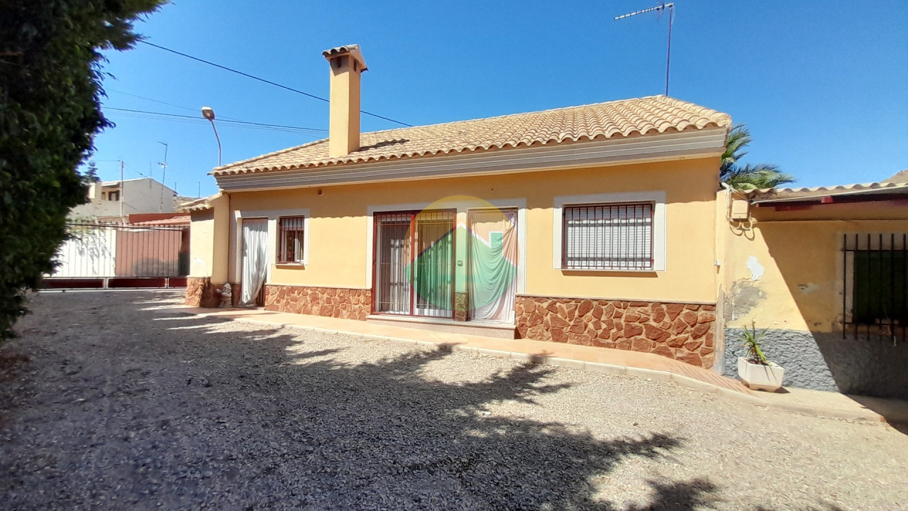 3 Bedroom Country House For Sale