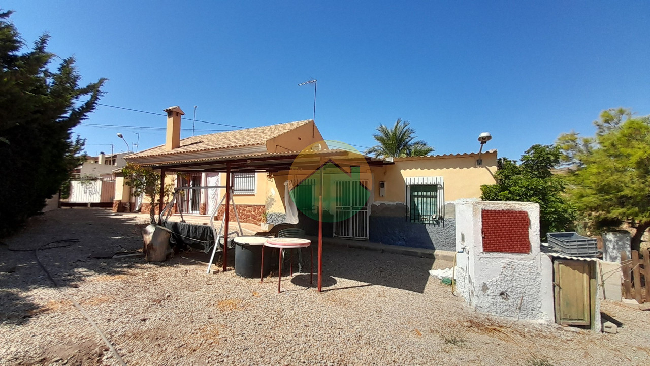 3 Bedroom Country House For Sale