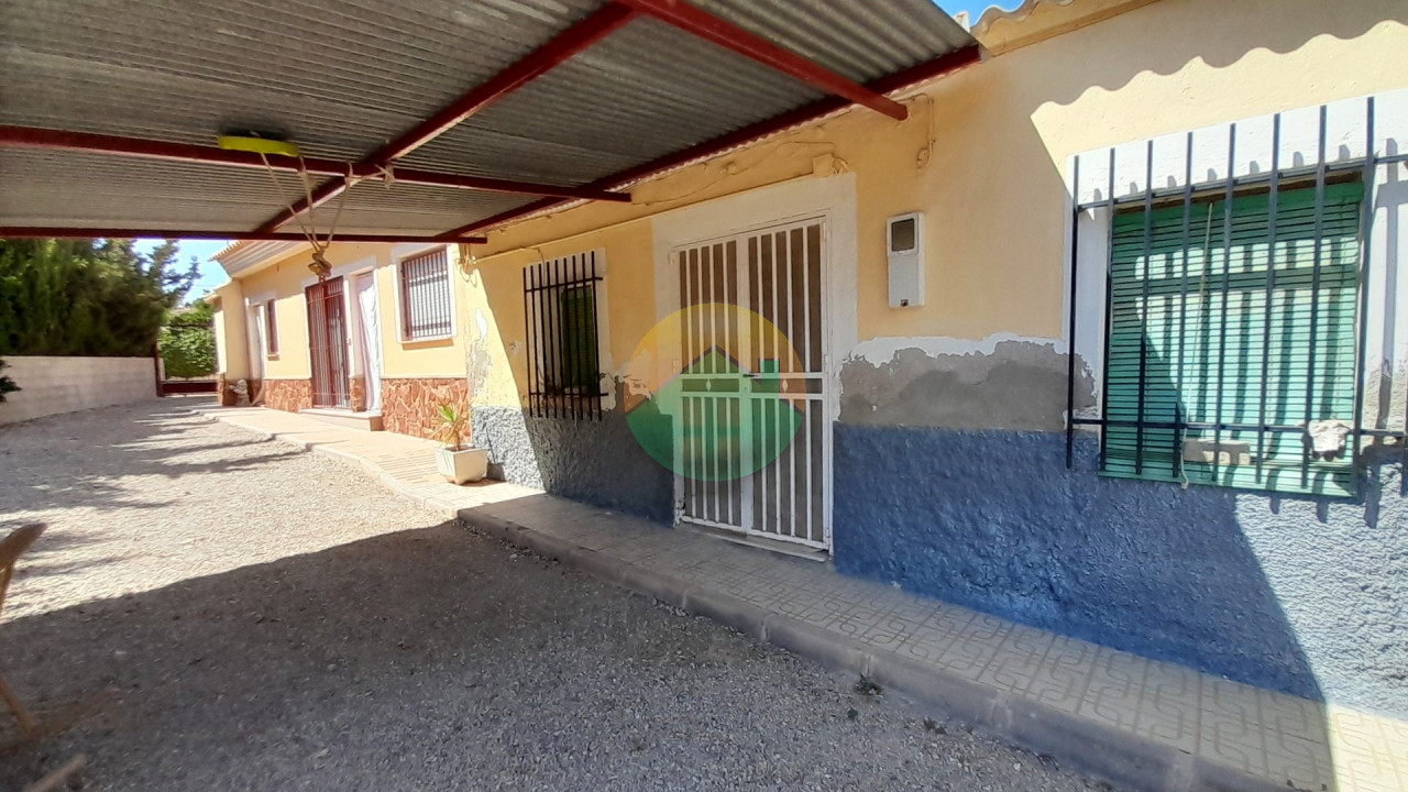 3 Bedroom Country House For Sale
