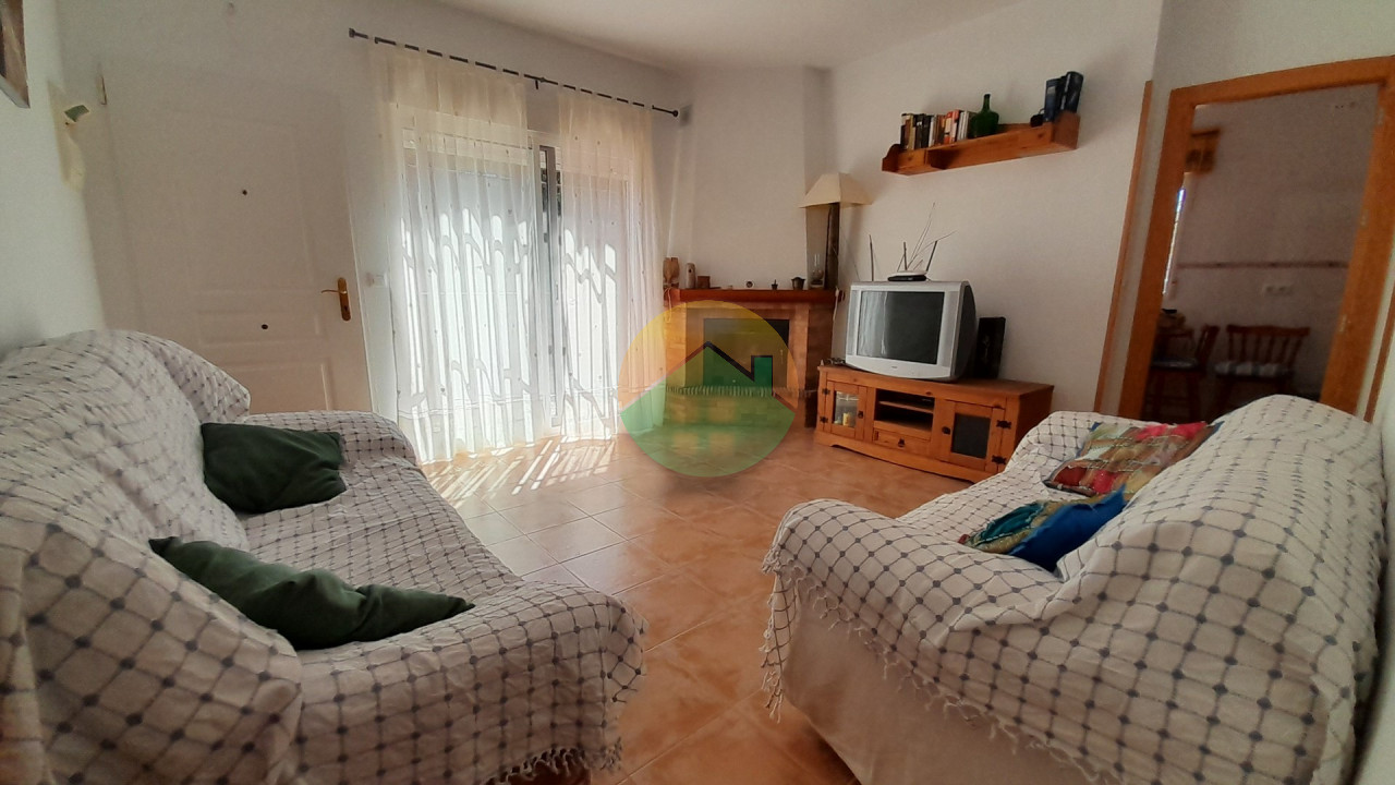 3 Bedroom Country House For Sale