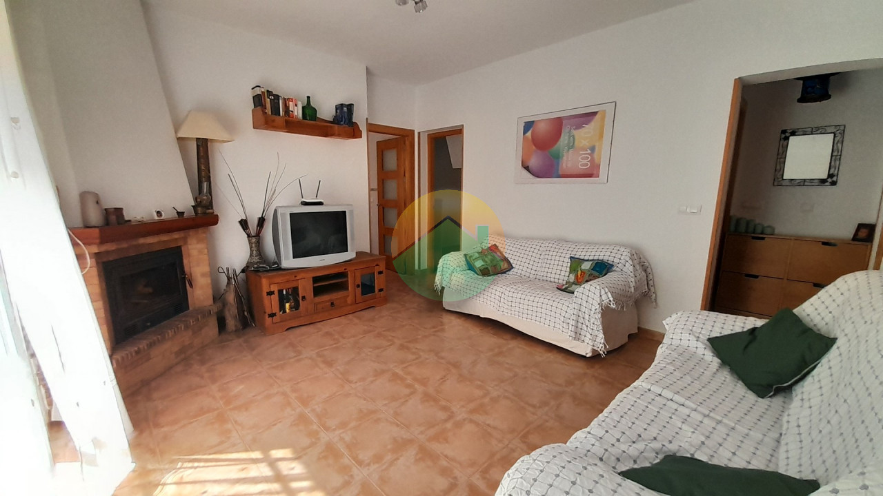 3 Bedroom Country House For Sale