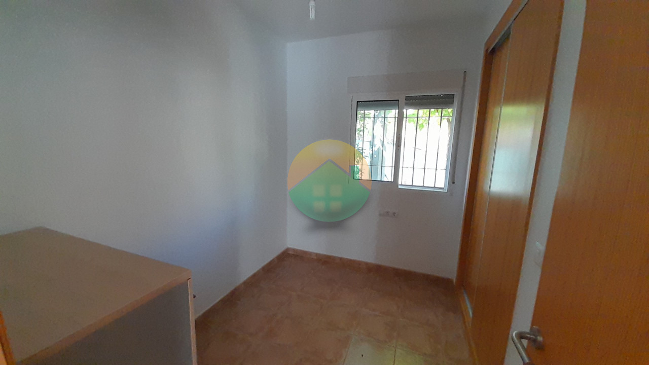 3 Bedroom Country House For Sale