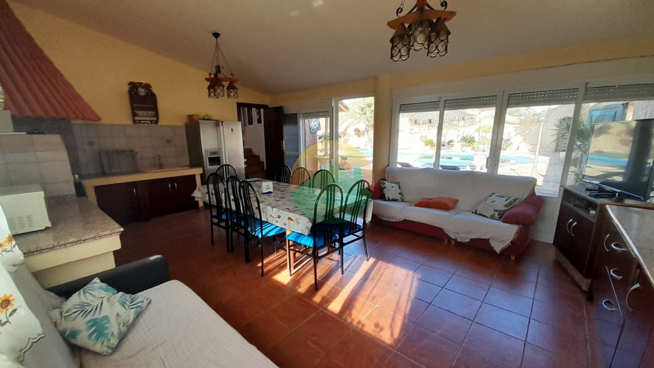 4 Bedroom Country house For Sale