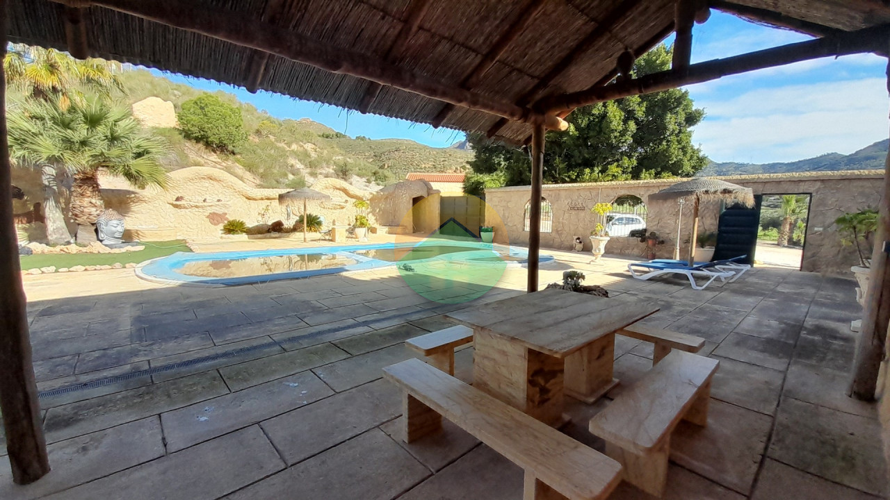 4 Bedroom Country house For Sale